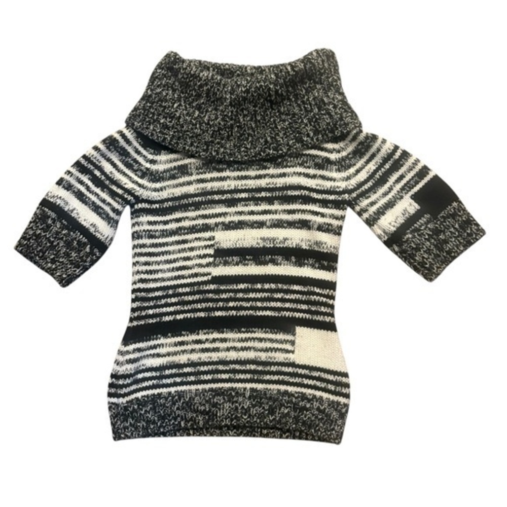 White House black market white black and gray short sleeve sweater